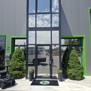 Vhod v poslovni objekt Lagerhof s toplotno odbojno folijo