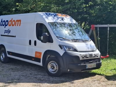 Kombi s profesionalno polepitvijo vozila Topdom Polje